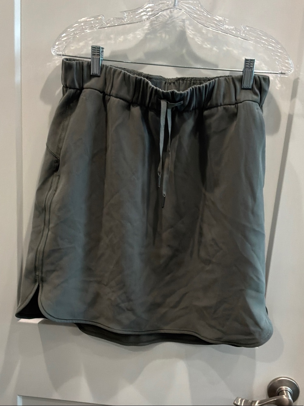lululemon athletica 10 Olive Green On the Fly Mini Skirt Pocket Inside 1 Pocket